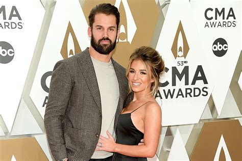 jessie decker naked|Jessie James Decker shares throwback NUDE photo of husband。